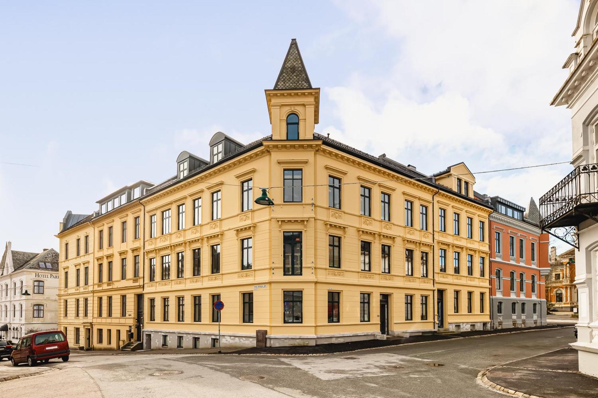 Hh24 - Modern L Center Bergen
