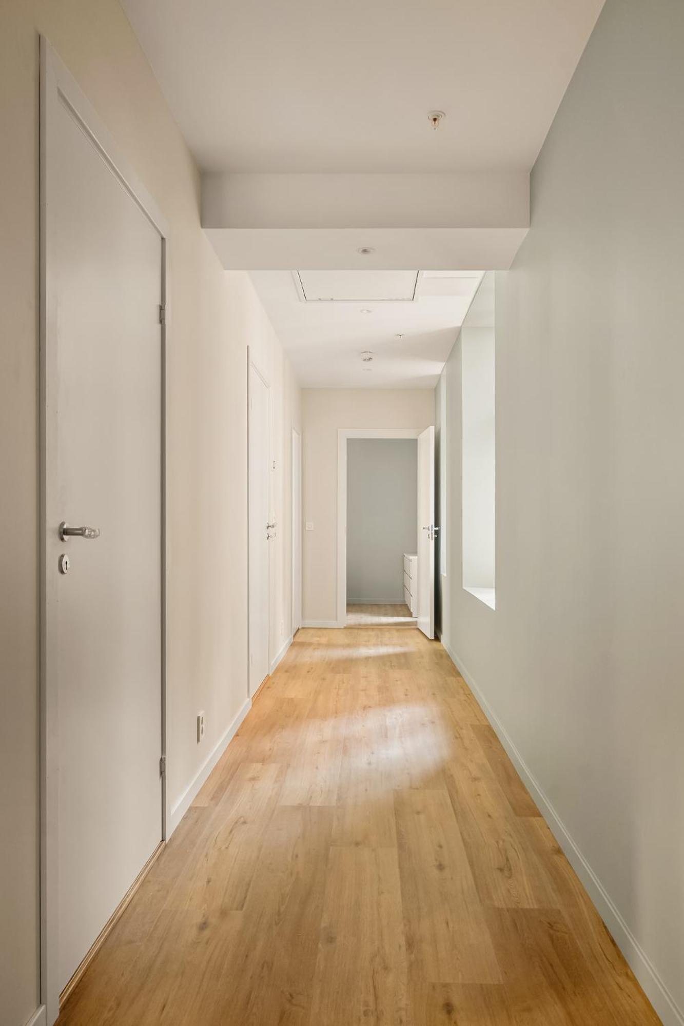 Hh24 - Modern L Center *