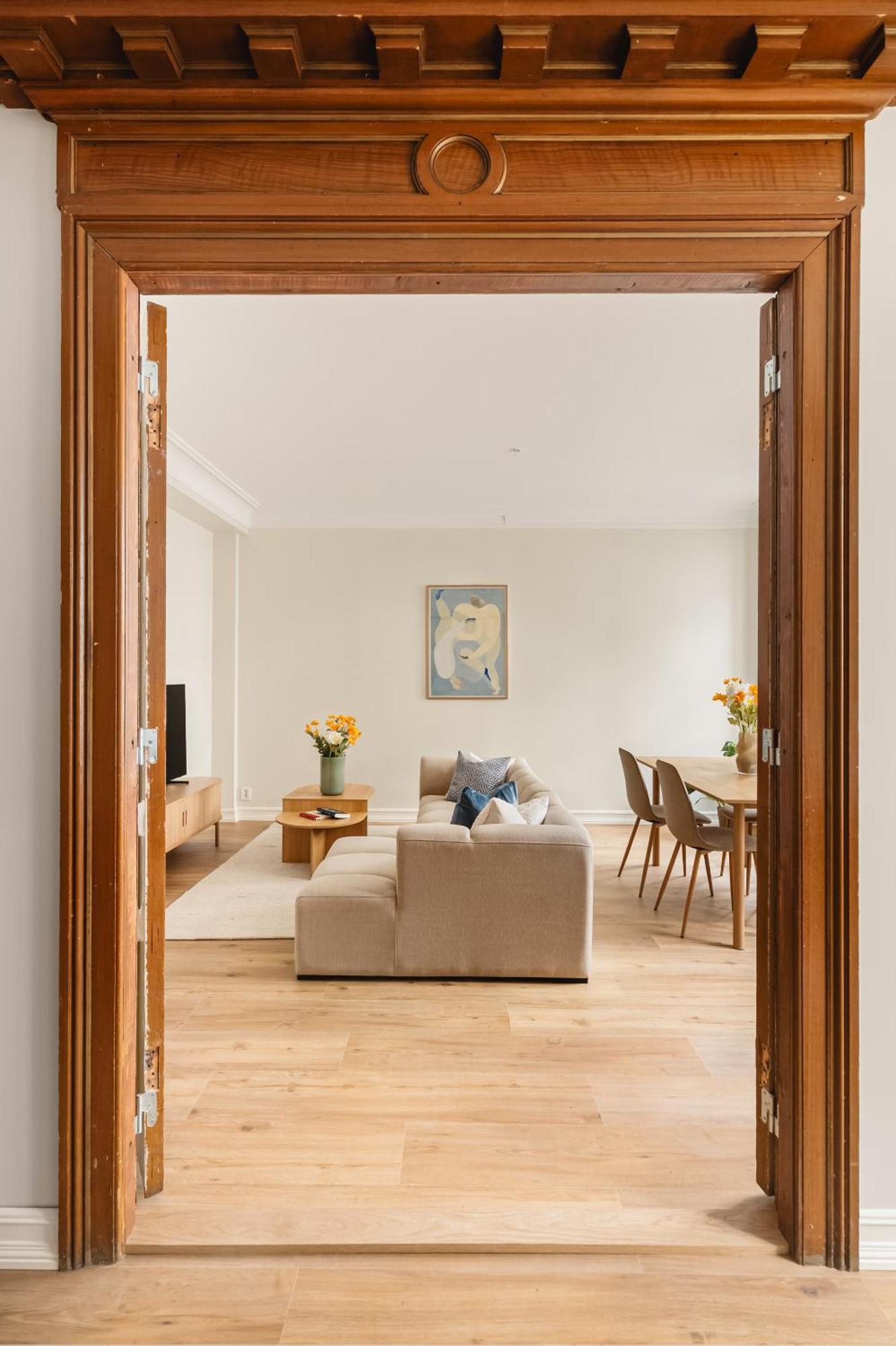 Hh24 - Modern L Center Apartment